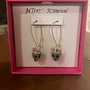 Betsey Johnson skull earrings